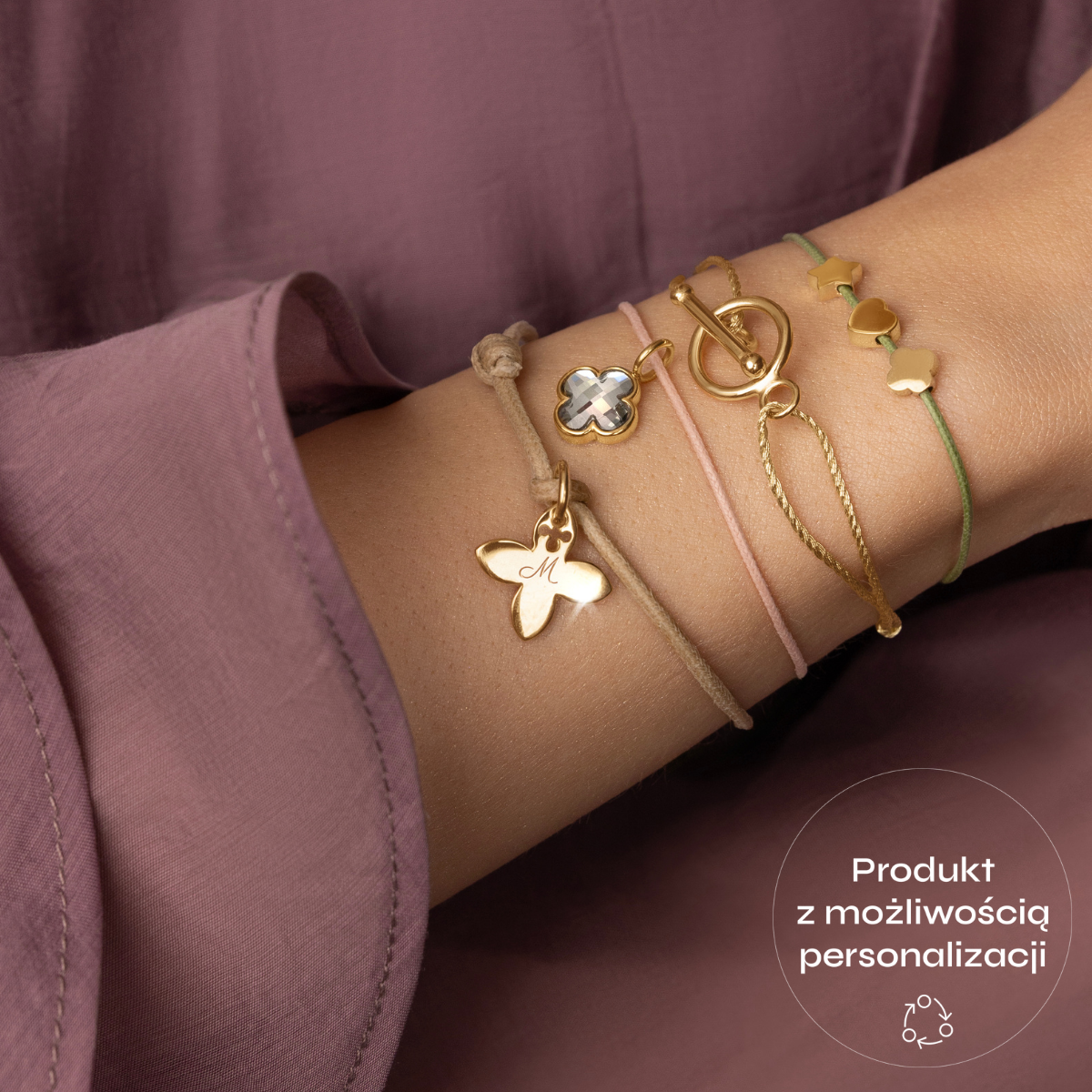 Bransoletka z pozłacaną koroną na grubym perłowym sznurku