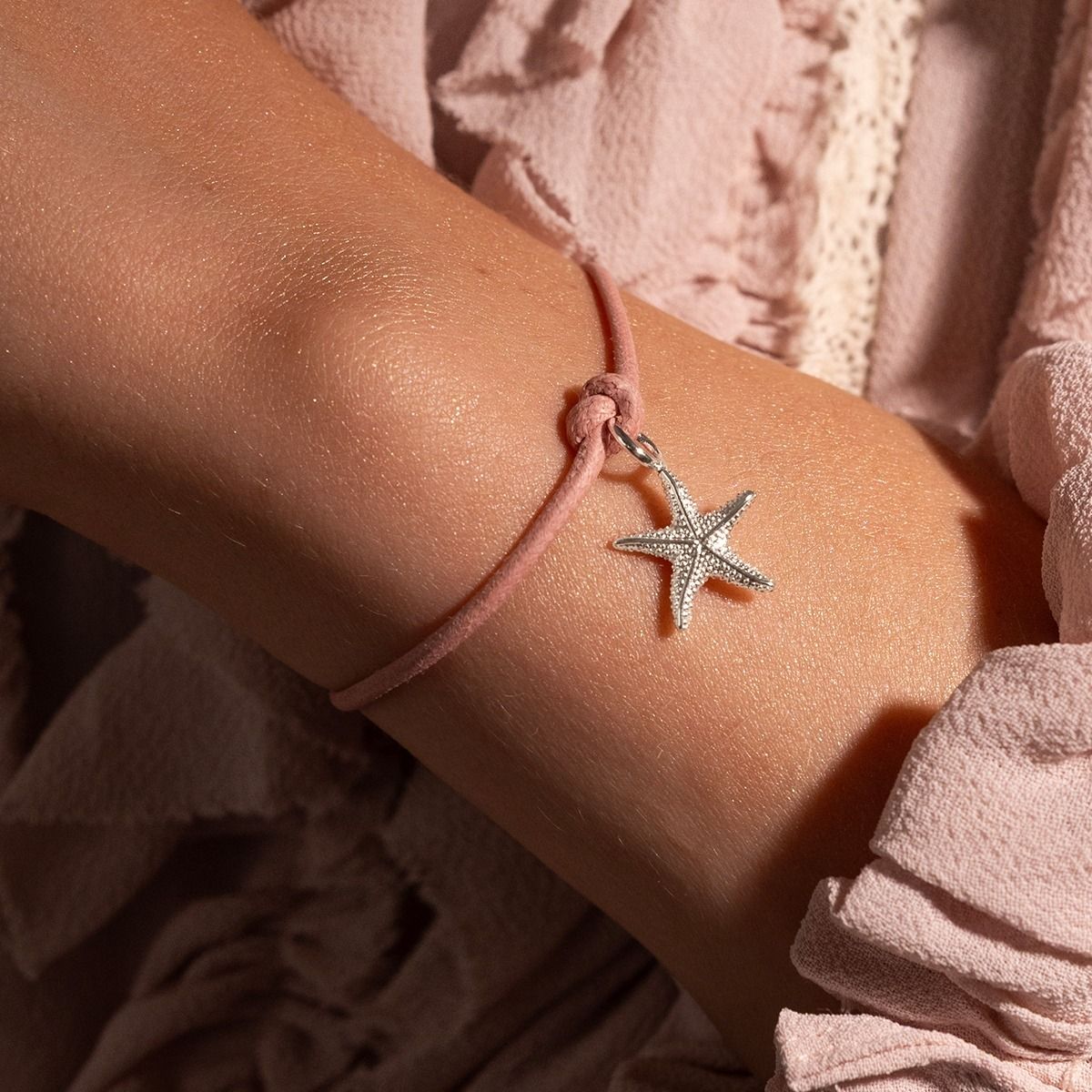 Bransoletka z zawieszką Starfish na pudroworóżowym sznurku